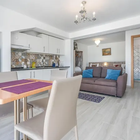 Ar De Mar Apartment *